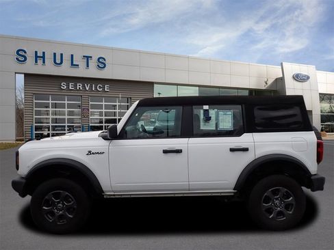 Used 2023 Ford Bronco 4-Door image 2