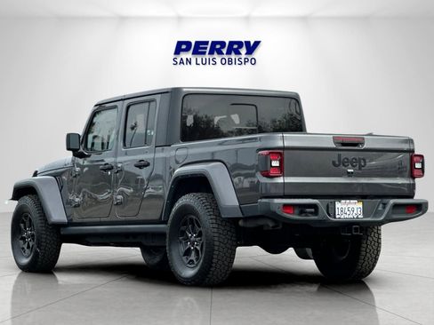 Used 2021 Jeep Gladiator Willys image 5