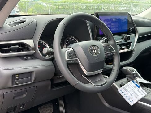 New 2026 Toyota Highlander XLE AWD/4WD image 19
