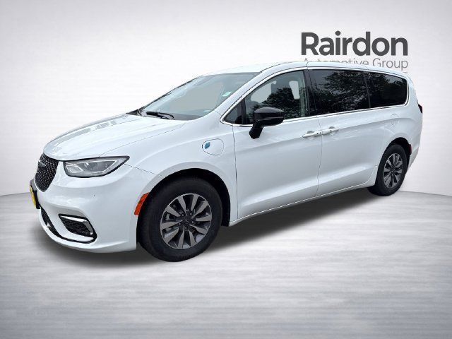 Used 2024 Chrysler Pacifica Limited FWD image 3