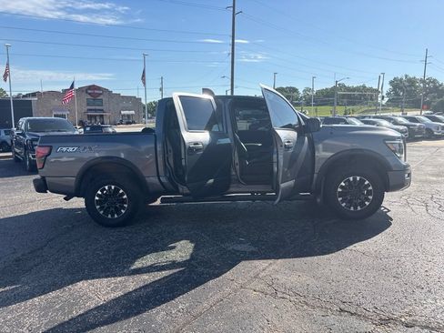 Used 2021 Nissan Titan PRO-4X w/ Pro-4x Convenience Package AWD/4WD image 8