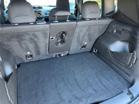 Used 2022 Jeep Renegade Altitude w/ Convenience Group image 24