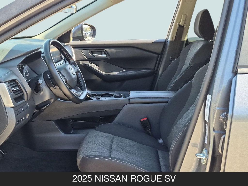 Used 2025 Nissan Rogue SV AWD/4WD image 14