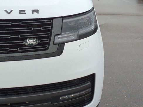 New 2025 Land Rover Range Rover SE image 10