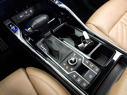 Certified 2024 Kia Sorento SX Prestige w/ Olive Brown Leather Package image 28