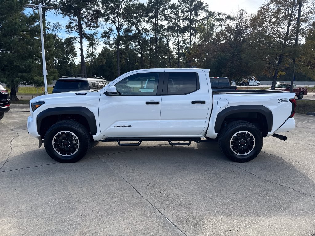 Used 2025 Toyota Tacoma TRD Off-Road AWD/4WD image 2