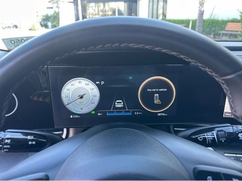 Used 2023 Hyundai Elantra Limited w/ Cargo Package image 10