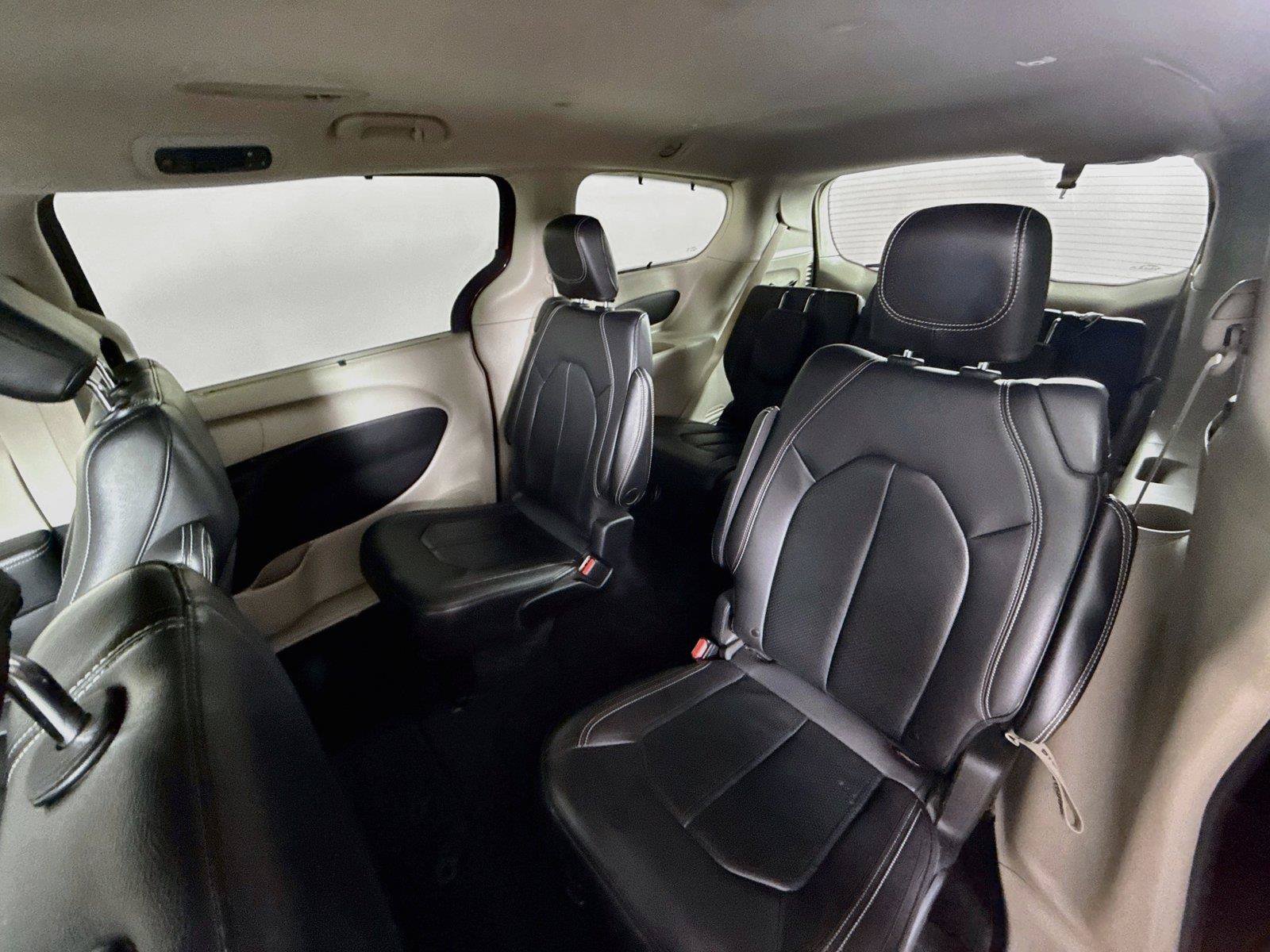 Used 2022 Chrysler Pacifica Touring-L AWD/4WD image 11