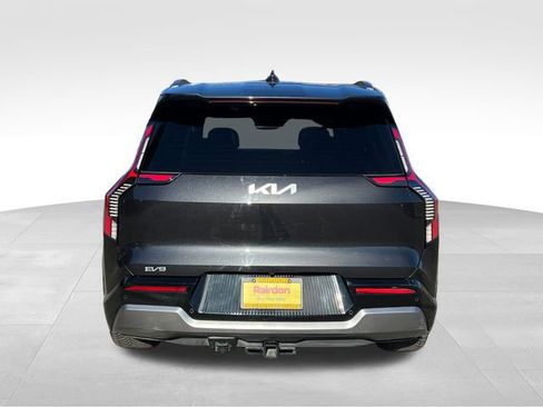 Used 2024 Kia EV9 Land image 8