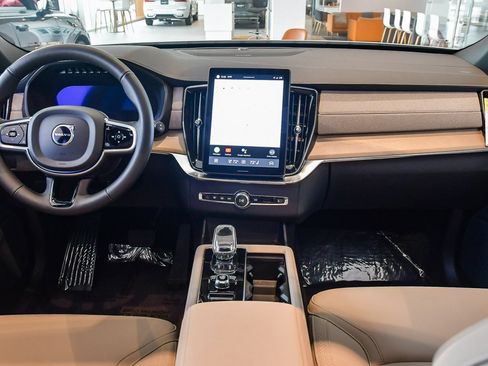 Used 2025 Volvo XC90 B5 Plus w/ Protection Package Premier image 15