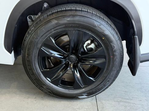 Used 2023 Toyota Highlander XLE image 17