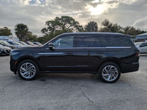 Used 2025 Lincoln Navigator Reserve AWD/4WD image 7