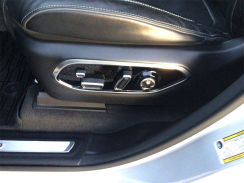 Used 2021 Jeep Grand Cherokee L Overland w/ Advanced Protech Group III image 19