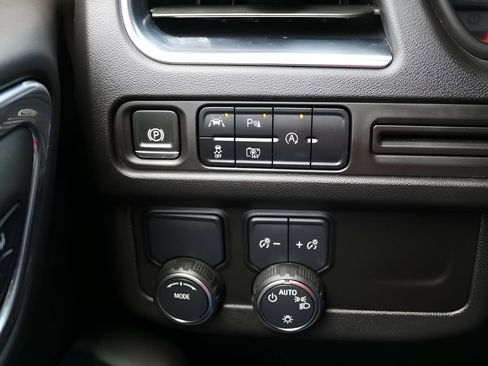 Used 2024 Chevrolet Tahoe LT w/ Luxury Package RWD image 24