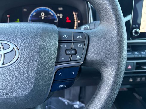 Used 2025 Toyota Camry LE FWD image 12