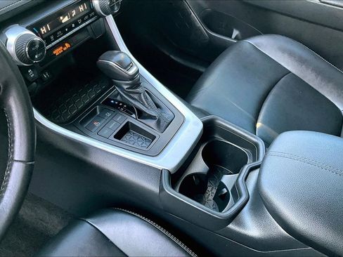 Used 2019 Toyota RAV4 XLE Premium image 13