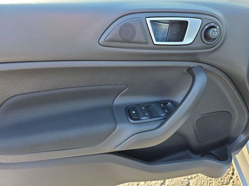 Used 2016 Ford Fiesta SE image 5