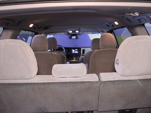 Used 2019 Toyota Sienna LE image 17