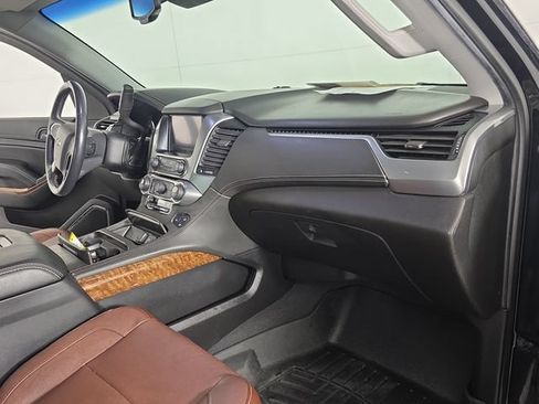 Used 2019 Chevrolet Suburban Premier w/ Premier Plus Edition AWD/4WD image 23