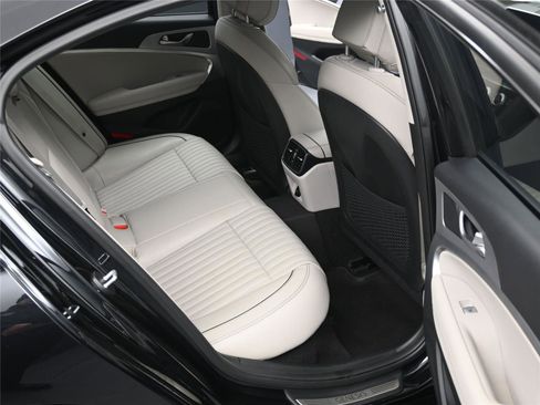 Used 2021 Genesis G70 2.0T w/ Elite Package image 8