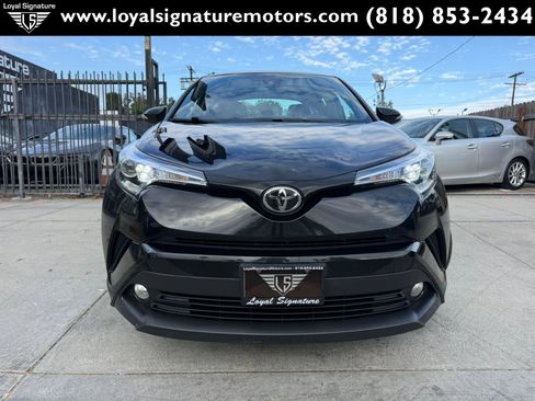 Used 2018 Toyota C-HR XLE FWD image 2