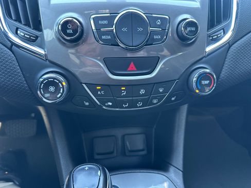 Used 2018 Chevrolet Cruze LT w/ LT True North Edition FWD image 31