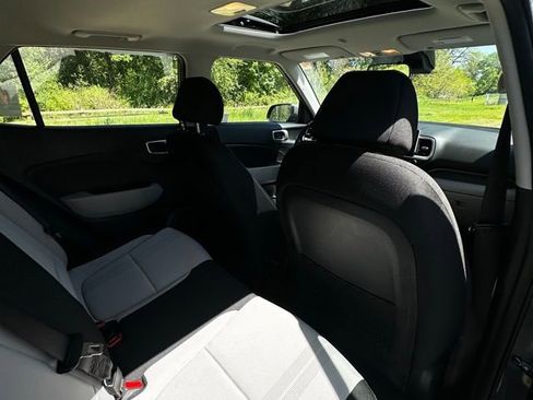 Certified 2025 Hyundai Venue SEL FWD image 19