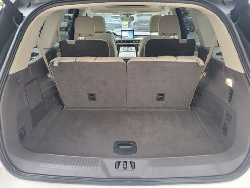 Used 2023 Lincoln Aviator AWD Standard 4dr SUV w/ Premium Package image 21