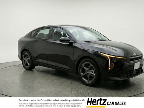 Used 2025 Kia K4 LXS image 1