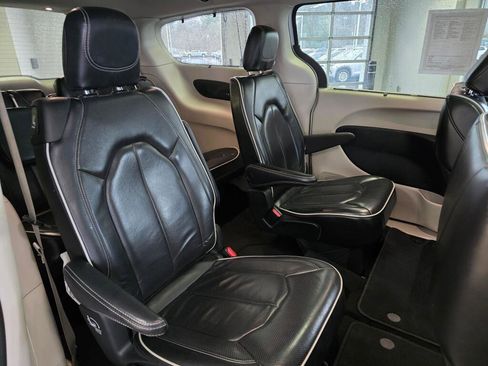 Used 2022 Chrysler Pacifica Limited image 38