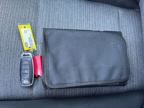 Certified 2023 Nissan Rogue SV image 21