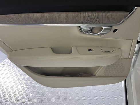Used 2025 Volvo S90 B6 Plus image 22