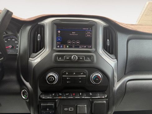 Used 2024 Chevrolet Silverado 2500 Custom w/ Custom Value Package image 6