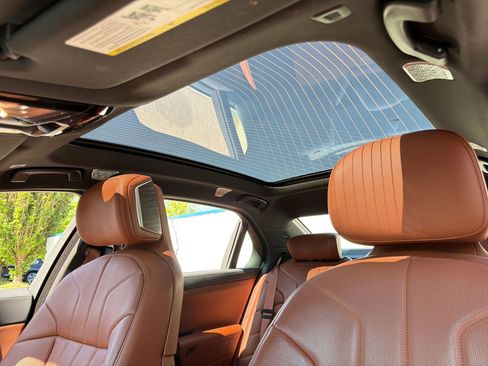 Used 2023 BMW 760i xDrive w/ Luxury Rear Seating Package AWD/4WD image 11