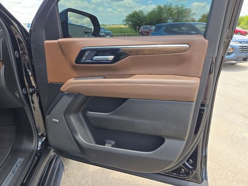 Certified 2025 Chevrolet Tahoe High Country AWD/4WD image 28