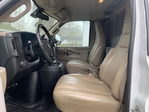 Used 2021 Chevrolet Express 3500 w/ Driver Convenience Package RWD image 12