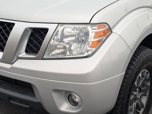 Used 2019 Nissan Frontier PRO-4X image 12