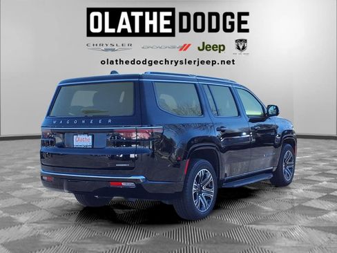 Used 2024 Jeep Wagoneer Series II w/ Flexible Seating Group image 34