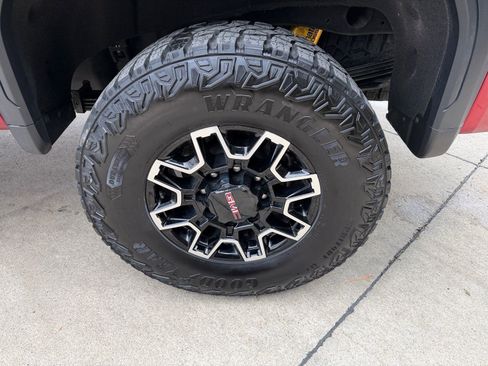 Used 2025 GMC Sierra 2500 AT4X image 39