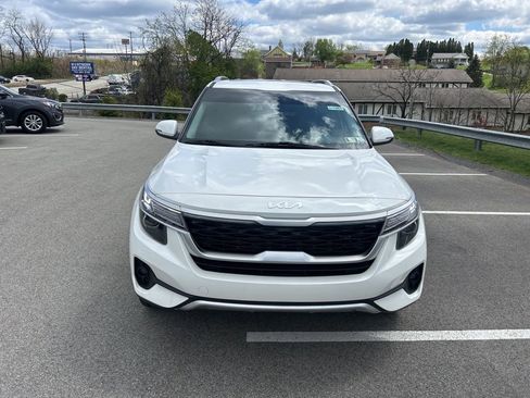 Used 2022 Kia Seltos EX image 2