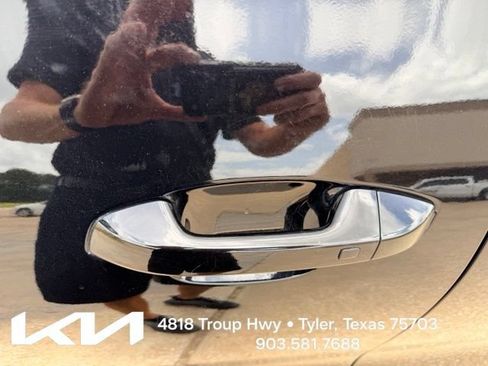 Used 2023 Kia Seltos S w/ Navigation Package FWD image 6