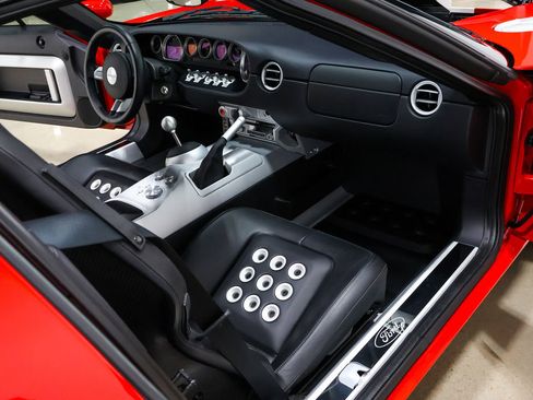Used 2006 Ford GT RWD image 38