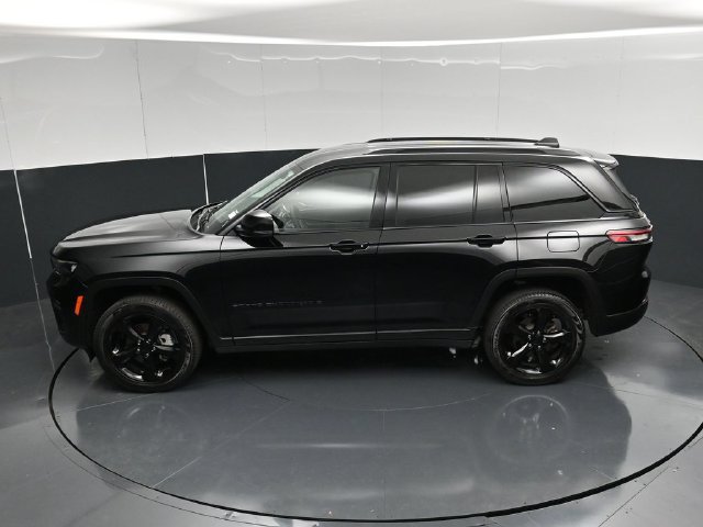 Used 2023 Jeep Grand Cherokee Limited w/ Black Appearance Package AWD/4WD image 54
