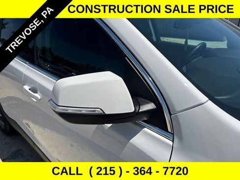 Used 2023 GMC Acadia SLT FWD image 9