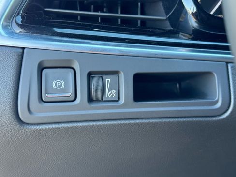 Used 2025 Cadillac XT6 Premium Luxury image 21