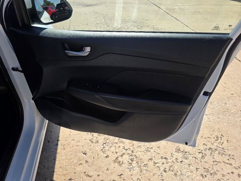 Used 2021 Hyundai Accent SE FWD image 17