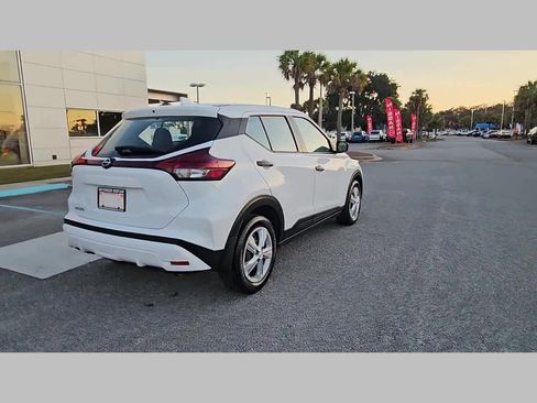 Used 2022 Nissan Kicks S image 33