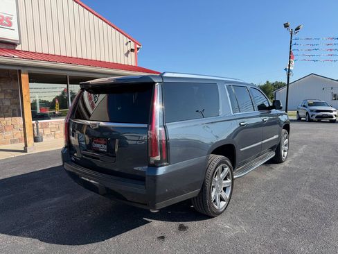 Used 2019 Cadillac Escalade ESV Luxury RWD image 4