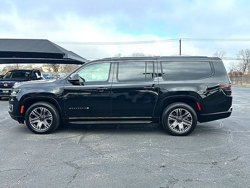 Used 2024 Jeep Wagoneer L Series II image 5