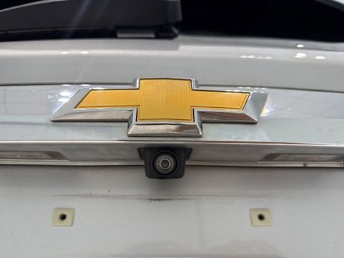 Used 2021 Chevrolet Traverse LT image 8